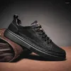 Casual Shoes 2024 Äkta lädermän sneakers snörning av lyxiga loafers tenis masculino utomhus körning
