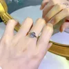 クラスターリングスプリングラディハイカーボンダイヤモンドリング6 8mm楕円形の白いカットヨーロッパとアメリカの女性のための結婚式