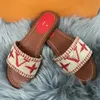 Designer lyx broderi tofflor kvinnor brev sommar damer strand sandal fest bröllop mode låg häl skor