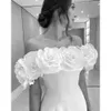 Um branco país jardim linha vestido de casamento sem alças feito à mão flores cetim vestidos de noiva vestidos de novia es