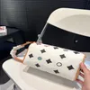 24SS -Frauen Luxusdesigner Make -up -Tasche Toilettenbeutel Hoch Aussehen kann direkt aus der Straße 23 cm VMFML getragen werden