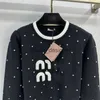 Designer kvinnors tröjor 24SS tidigt på våren Nya Miui Girls 'Style Age Minskar kontrastbrevet Jacquard Full Diamond Sticked Pullover tröja för kvinnor