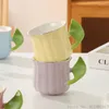 Tasses Tasse à poignée en feuille verte bordée d'or tasse en céramique résistante aux hautes températures couleur unie tasse à boire petit déjeuner café lait thé 320ML