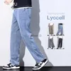 Calças de brim masculinas novas roupas de verão novo tecido lyocell macio jeans masculino azul cintura elástica solta reta fina denim masculino plus size 5xll2403