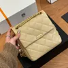 Mujer Cremallera Diseñador Mochila Caviar Cuero Matelasse Cadena Bolso de lujo Axila Viaje al aire libre Bolso de hombro Monedero cruzado Monedero dorado Pochette 21C