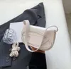 sac de designer épaule bandoulière à la mode sous les bras Dingdang niche de vente chaude petit multi couleur tendance et personnalisé texturé femmes toutes sortes de mode