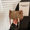 Laden Sie Großhandel Designer -Taschen Umhängetasche Hochwertige Handtasche für Frauen 2024 Neue Perlenkette Unterarm kleiner quadratischer modischer gedruckter Crossbody