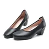 Sapatos de vestido Mulheres profissionais El Work Black Leather Soft Soles Confortáveis Mid-Heeled Stewardess OL