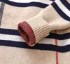 Pull à tricoter à carreaux pour garçons Pull à manches longues à revers amovible pour enfants Designer Preppy Style Cardigan en treillis pour enfants A4237
