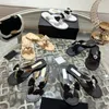 Högkvalitativ kvinnors platt tofflor Summer Designer Läder Fashion Sandals Bow Hotel Bekväma Sandaler Designer Shoe Strap Box