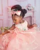 2024 Pearpink Little Girls Birthday Dresses Communication Dress Flower Girls Dresses Tiered Tulle Appliqued Lace Pärled Jewel Kids klänningar för tillfällen NF167