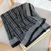 Sarongs شعبية النمط الجديد Silk Scarf 2022 طباعة مربع kerchief الموضة السفر 70x70cm وشاح صغير أربعة مواسم شال شال شال 24325