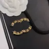 Broche chapado en oro de diseñador temperamento lujoso mujer encantadora caja de joyería de diseño clásico con incrustaciones de diamantes de alta calidad