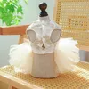 Vestuário para cães 1 PC Pet Primavera / Verão Respirável Vestido de Noiva Branco Princesa com Puxando Botão de Cordão para Cães Médios Pequenos