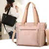Дизайнерская роскошная модная сумка для плеча большой мощности сумки 2024 Новая мода повседневная портативная сумка для мамочки для женской сумки с перекрестным плечом.