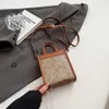 Ladengroßhandel Designer -Taschen Umhängetasche Französische Mode -Handheld -Tasche für Frauen 2024 frühe neue trendige koreanische Ausgabe Einfache Textur
