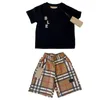 Småbarn t shirt barn kläder barn set pojkar designer set 1-15 åldrar tjej pojke t shirt sommar shorts hylsa med bokstäver taggar klassiska svart whi 3593