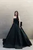 Stijlvolle lange zwarte strapless satijnen satijnen beroemdheid jurken met boog/zakken A-lijn mouwloze geplooide vloerlengte sweep trein ritssluiting back prom jurken voor vrouwen