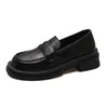 Casual skor kvinnlig brittisk stil svart platt sula liten läderfjäder och höst mjukböna sommaren professionell arbete