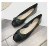 Chaussures décontractées Ballerines élégantes avec nœud papillon Femme Appartements en cuir verni Peu profond Slip sur Dames Bout rond Ballet Mocasines Robe Mocassins quotidiens