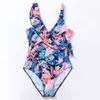 2024 NYTT PITE STICK WOMENS SWIMSuit One Piece Tryckt Ruffled V-ringsuppsättning av konservativ baddräkt