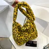 Axelväskor 2024 mjuk färgglada leopard modehandväskor pu kvinnor hink koppling crossbody shoppingpaket för damer