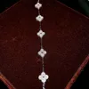 Full Diamond Four Leaf Flower Necklace Pendant Long Neck Chain Dinner Elegant Super Fairy Earrings Four Grass Flower Armband smyckesuppsättning