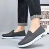 Walking Shoes Men's 2024 Spring Old Beijing Tyg ett steg mjukt ensamma mesh andningsarbete