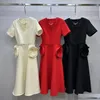 Robes de piste Milan Robe 2024 Abricot / noir / rouge V Collier Côtes courtes Femmes Designer Fleurs solides Chaîne Prom Part Robe avec ceinture D Otzqj