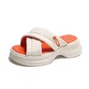 Tofflor söta för kvinnor som bär utåt 2024 Summer Fairy Style Sole Sandals med Mesh Red Matsutake Soft OU