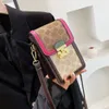 Negozio all'ingrosso Borse firmate Borsa a tracolla 2024 Nuove borse Moda coreana Borsa per telefono a colori a contrasto Versatile tracolla da donna in stile occidentale Popolare