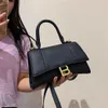 % 42 İndir Tasarımcı Çantası 2024 Çantalar Moda Trend Crossbody Çok yönlü B-ailesi Timsah Desen Kum Saati B-Line Moda Küçük Ağ