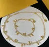 Micro incrustaciones Adorno de cristal Collar Pulsera Mujer Grabado Iniciales F Configuración de letras Oro de 18 quilates Joyería de diseñador Cumpleaños Regalos festivos de Navidad HFS5 --01
