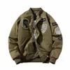 inverno Bomber Jacket Uomo Militare Retro Badge Pilot Jacket American Vintage Moto Cappotto Parka con cappuccio Maschile Khaki Armygreen g5TJ #