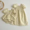 Flicka klänningar sommar baby flickor klädsyster matchande outfit klänning blommig tryck puff hylsa bomull romer prinsessa