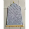 Flanel gebedmat voor moslim ramadan dikke print tapijt aanbidding knielen embossing vloer tapijt niet-slip zachte reis gebedskap 240311