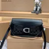 حقيبة مصمم الأكياس المسائية في حقيبة اليد الفاخرة الأنيقة للتسوق الفاخرة المزخرفة ومأدبة Crossbody مصممة النساء Q240225