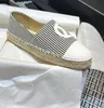 espadrilles designer för kvinnor sandaler tyg canvas denim läder laides sommarskor loafers svarta vita beige lägenheter Sandale Sliders