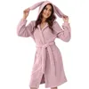 Mens Sleepwear Cute Hooded Fleece Robe för kvinnors badrockar med huva djur Kawaii -tecknad design mjuk h varm dusch wrap droppe delive otl69