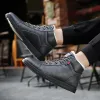 Bottes 2022 Bottes masculines chaudes de fourrure d'hiver pour hommes chaussures décontractées travaillent qualité adulte de marche en caoutchouc marque de sécurité de sécurité sneakers étudiant