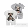 Projektant Baby Boys Rompers Toddler Kids Plaid Bear Patch Haft haft krótki rękawie Sumps Summer Infant Girls Cotton Climb Ubrania Z7327