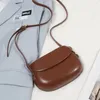 토트 여성 세련된 크로스 바디 백 대기업 PU 안장 캐주얼 가방 조절 가능한 스트랩 빈티지 메신저 세련된 호보