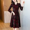 Robes décontractées Vintage imprimé mode soie brillante vêtements pour femmes élégant col en v chic printemps automne taille a-ligne robe midi