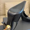 Nuovo marca di marca con tacco shingback Shone Dress Designer Sandals Women Gold Heels High Shiny Breved in pelle puntata per le punta della punta della festa di lusso.