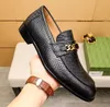 Gold Horsebit Men klädsko Oxford äkta läderlägenheter Guitalian Oxfords Shoes Gentleman Loafers Walking Luxury Designer Mens Moccasins Party Wedding GU02-460