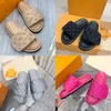 Tasarımcı Sandalet Havuz Yastık Katırları Kadın Sandalet Gün batımı Düz ​​Konfor Katırları Yastıklı ön kayış terlikleri Şık Moda Kolay Giyin