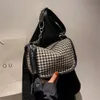 디자이너 럭셔리 패션 어깨 가방 세련된 여자 가방 2024 새로운 스타일 캐주얼 베개 가방 싱글 어깨 크로스 바디 천 개 새 그리드 여자 가방