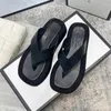 Terlik Sandalet Kadınlar 2024 Yaz Meydanı Ayak parmağı Flip Flops Platform Moda Moda Kısın Lüks Günlük Plaj Bayanlar Ayakkabı