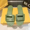 Designer Sliders Mulheres Baguette Chinelos Flat Mules Couro Embelezado Moda Carta Sólida Sandálias de Verão Praia Slides Tamanho 42