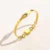 2024 Nuovi braccialetti classici Donne Designer di lusso Designer di lusso in acciaio inossidabile oro in oro con diamanti amanti del braccialetto femminile 1362